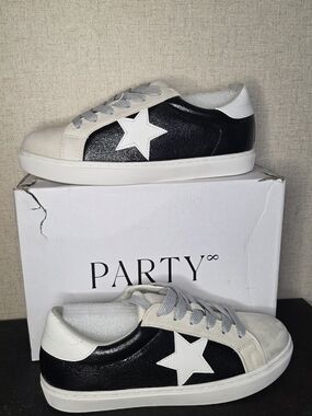 Party  Black & White Star Low-Top Sneakers